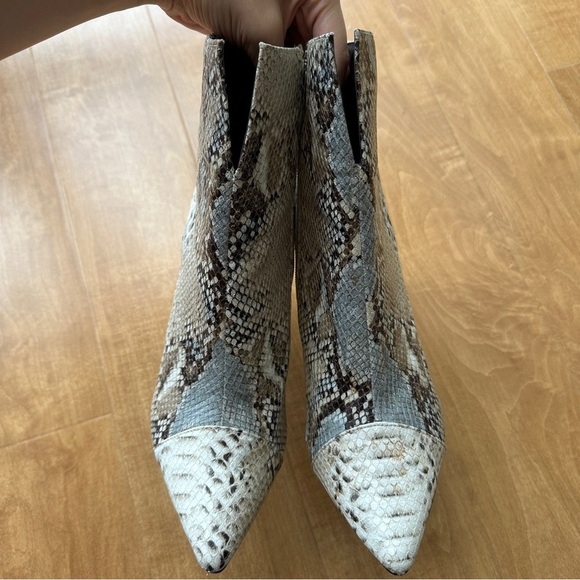 Qupid Snakeskin Heeled Pointed Toe Ankle Booties, Size 10 - Picture 8 of 14